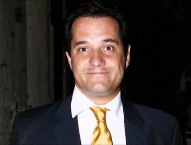 Ο Αδωνις Γεωργιάδης έτρεξε στον Ημιμαραθώνιο Θεσσαλονίκης και ξεπέρασε τον περσινό του χρόνο (φωτο)